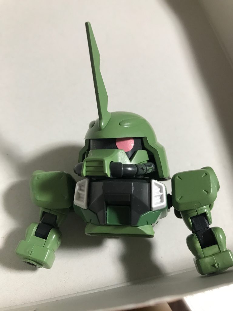 上半身です。パーツを分解できそうに無かったのでマスキングを多用する羽目になりました
