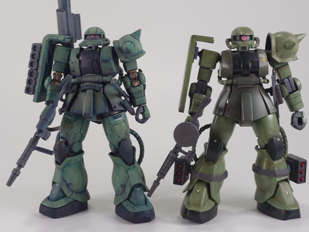 筆塗り初期の旧HGUC ザクⅡと並べて…緑色は両機とも同じ緑を使ってます塗装のレシピはこちら &nbsp; ＊[A]はアクリジョンです下地：G メカサフ黒： 「A」ガルグレー+ブラック明るい緑： 「A」よもぎ色暗い緑： 「A」明灰緑色 (中島系)関節 G： ガンメタサフ金：C リッチゴールドグレー：「A」ガルグレー+ブラック&nbsp;フィルタリング（１回目）：T スミ入れ塗料ダークグレーフィルタリング（２回目）：C フィルタリキッド シェードブルーチッピング：T メタリックグレイ&nbsp;シャドー：C フィルタリキッド レイヤーバイオレットハイライトC フィルタリキッド&nbsp;スポットイエロートップコート：G 艶消し
