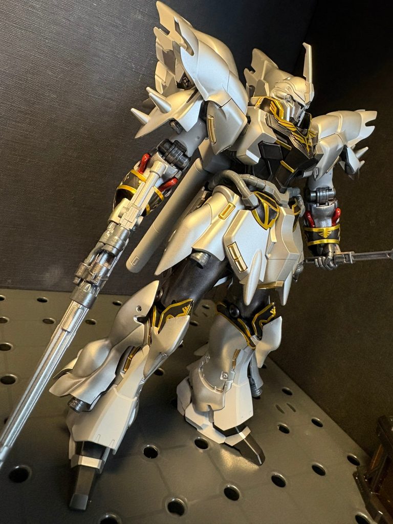 しかしこのキット、エングレービングをどうするかを除けばボリュームの割にサケサク組めるキットでえらい楽しかったです。出来上がった後もデカいので存在感あるし。