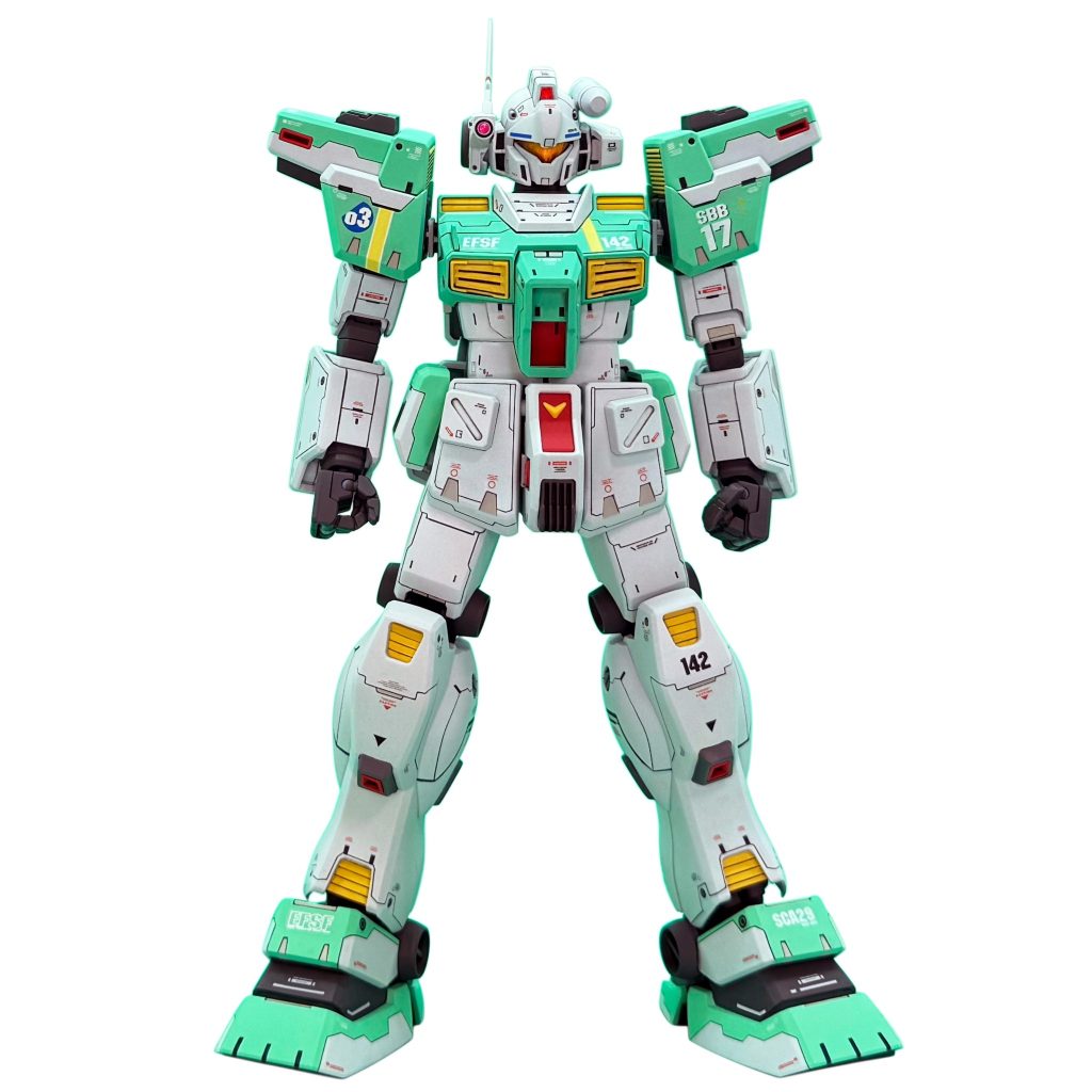 個人的にショルダーアーマーが大きすぎる気がしたので、ガンダムVer.Kaのショルダーアーマーを加工して換装してみました。（こっちのが好みかも。笑）脚部の黄色い部分は、一旦カット（くり抜き）して、裏からプラ板を貼り付けてディテールアップしています。&nbsp;&nbsp;