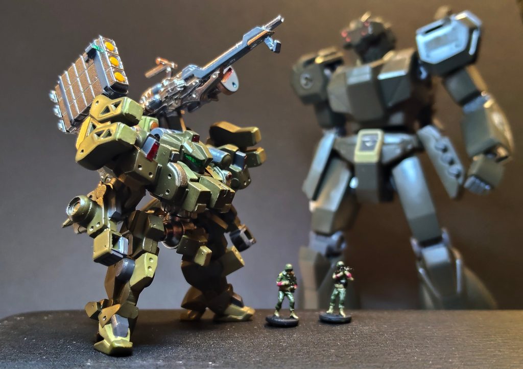 2.&nbsp;&nbsp;&nbsp;&nbsp;プチ・モビルスーツ（通称プチモビ）」のエコーズ仕様（地球連邦宇宙軍特殊作戦群ECOAS仕様）は、主に特殊部隊特有の任務や潜入工作に対応するためにカスタマイズ・使用されている、小型作業用ロボットである。