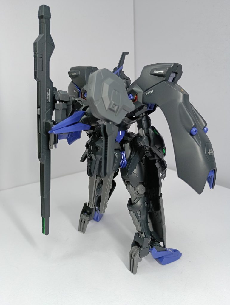 背部。塗装はジャーマングレイとブルーバイオレットで塗装。