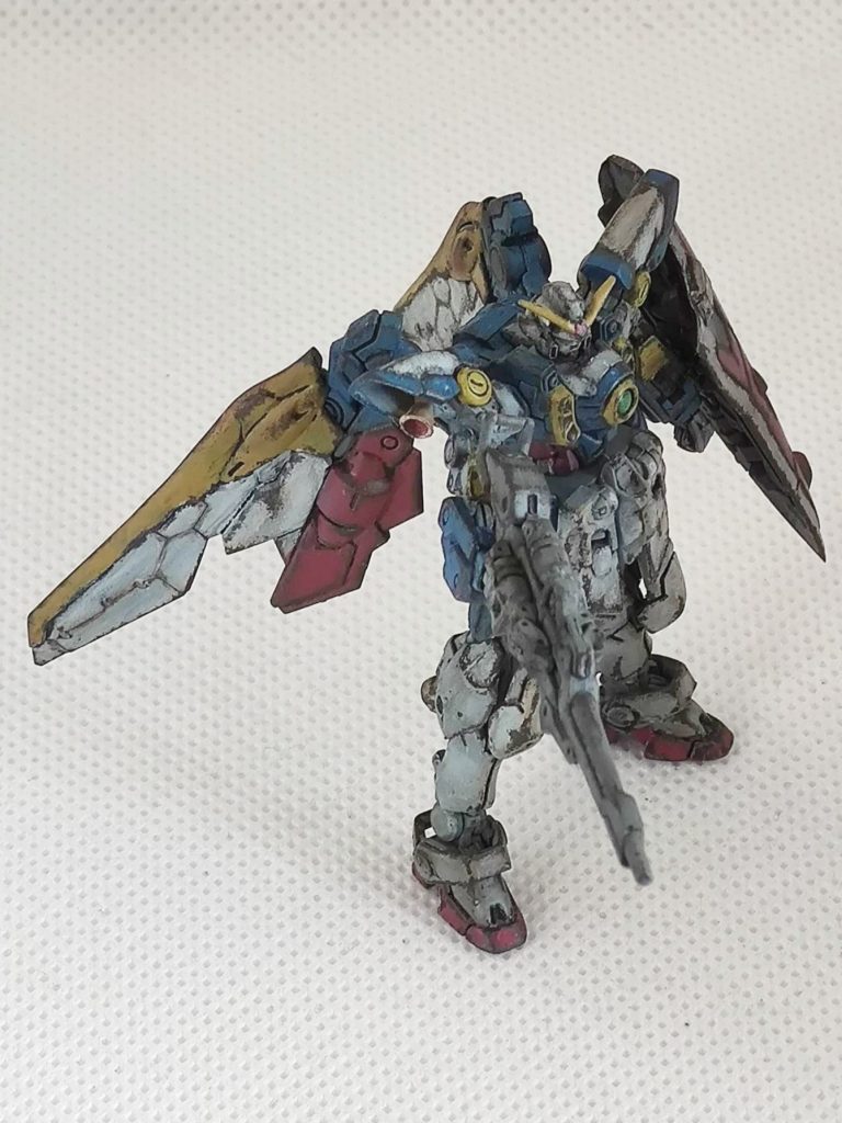 汚して分かった事は、主役メカを汚し過ぎると、ぱっと見ガンダムに見えない、他のMSと区別がつき難いという事。派手な配色といつも綺麗な状態なのにはやはり意味があったのですね（テレビ番組的に）。