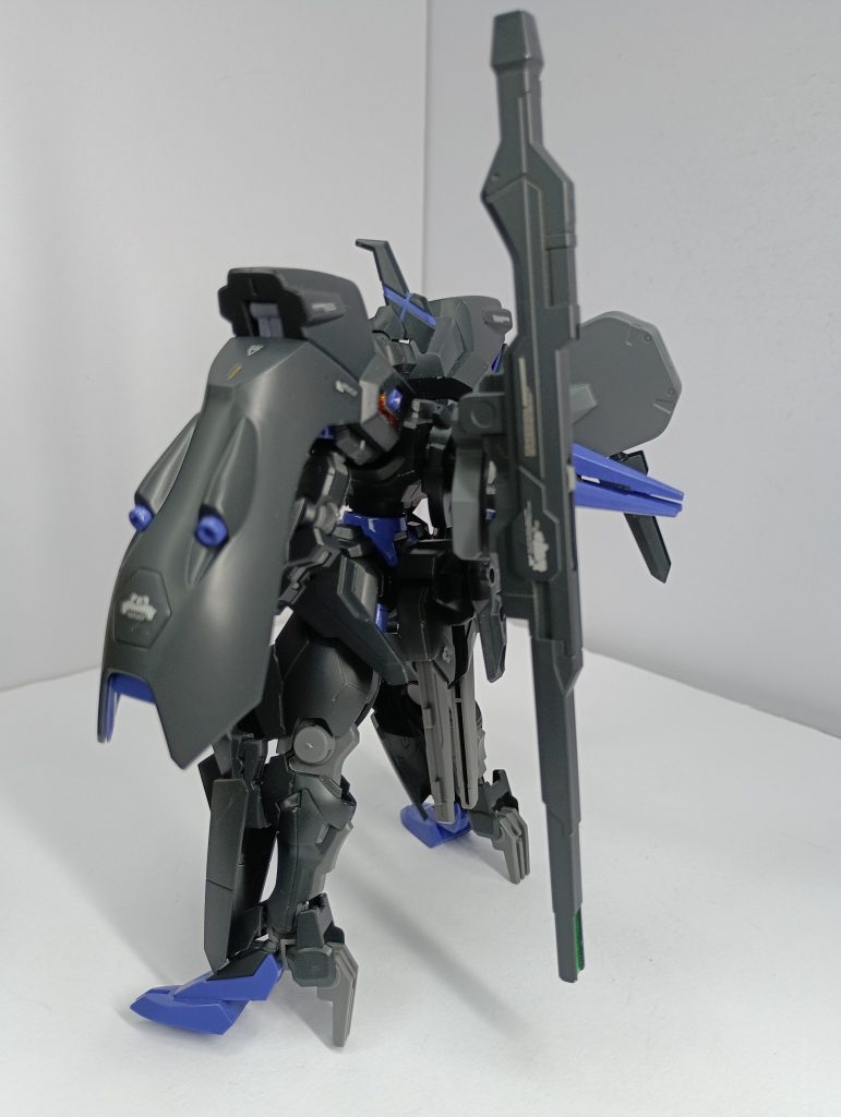 キャリバーンが元が白いので、擦れて塗装が剝がれると結構目立ちます…(zaku-kao4)