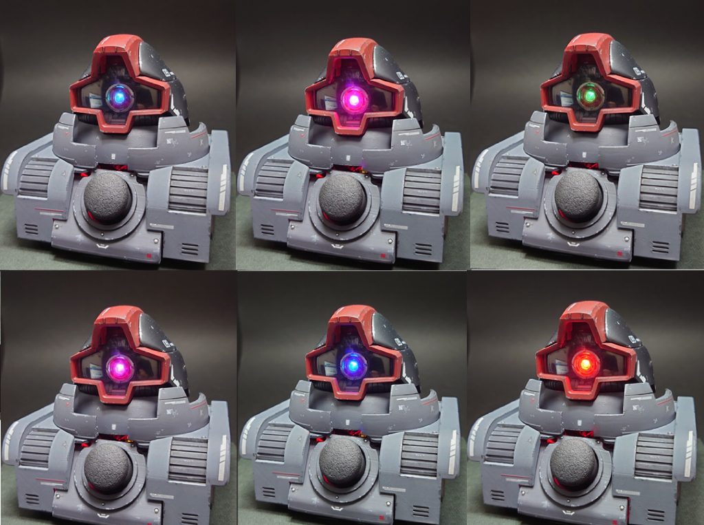 モノアイはフルカラーLEDが組み込んであるのでジョイスティック下方向長押しで色をランダムに選択できます。