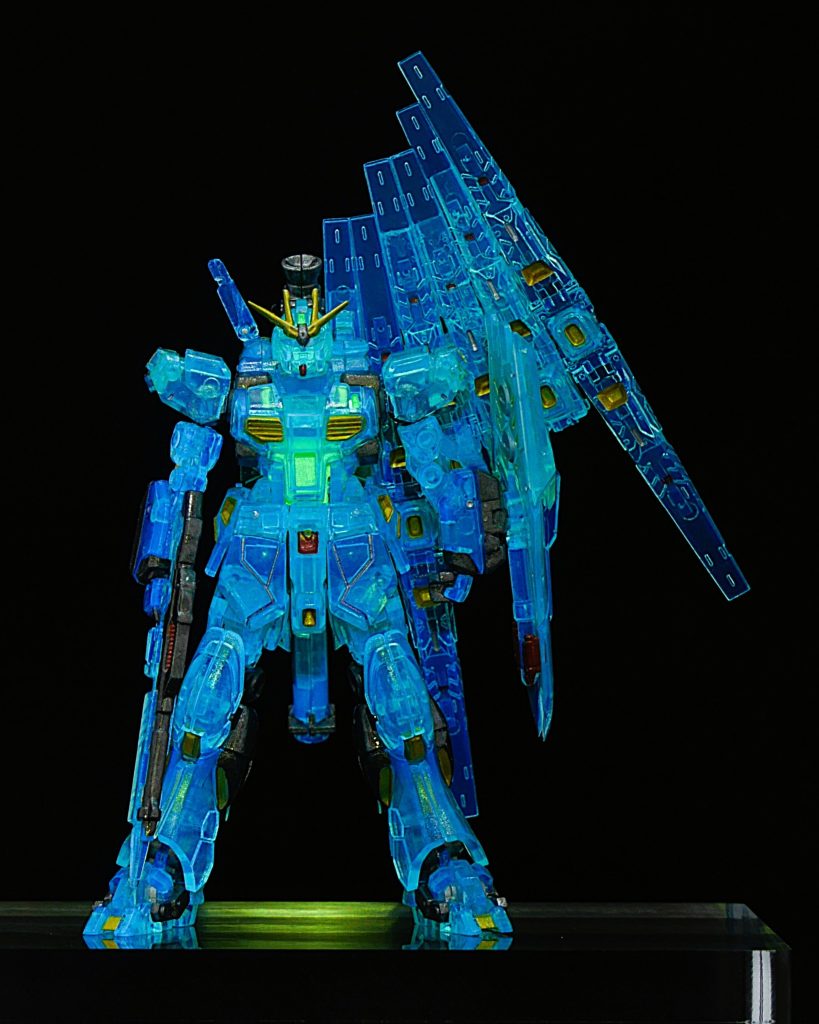 胴体に蛍光塗装をし、サイコフレームっぽくしてみました(gundam-kao8)