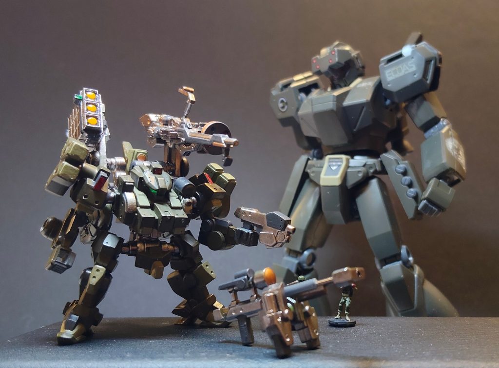 9.&nbsp;&nbsp;&nbsp;&nbsp;兵装・オプション: 本来はマニュピレーター（作業用の腕）しか持たない作業マシンですが、任務に応じて目立たない箇所に小型の武装や、工作用のワイヤー、センサー類、爆破用資材などをマウントして運用される。