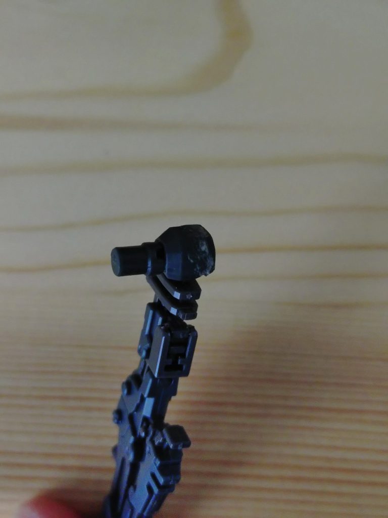 作品名：RGアカツキ 関節簡単改修<p>実は前に同じ物を投稿したんだけど、何かめっさ叩かれてたから簡単改修をまた載せようと思う。 プラバンでもランナーの端材でもとにかく板状にカット。 球体関節に当たる部分を丸くヤスる。 ヤスった下部を軸分カット。 瞬着を球体部 [&hellip;]</p>
