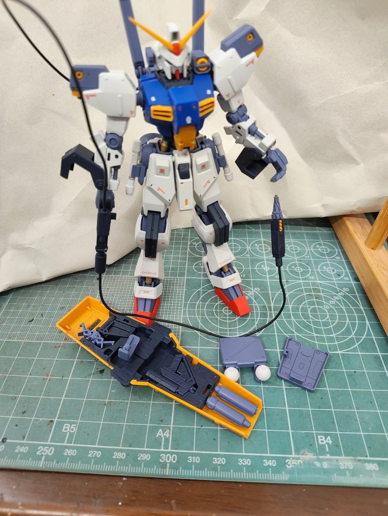 シールド裏にアイテムを収納出来ます。