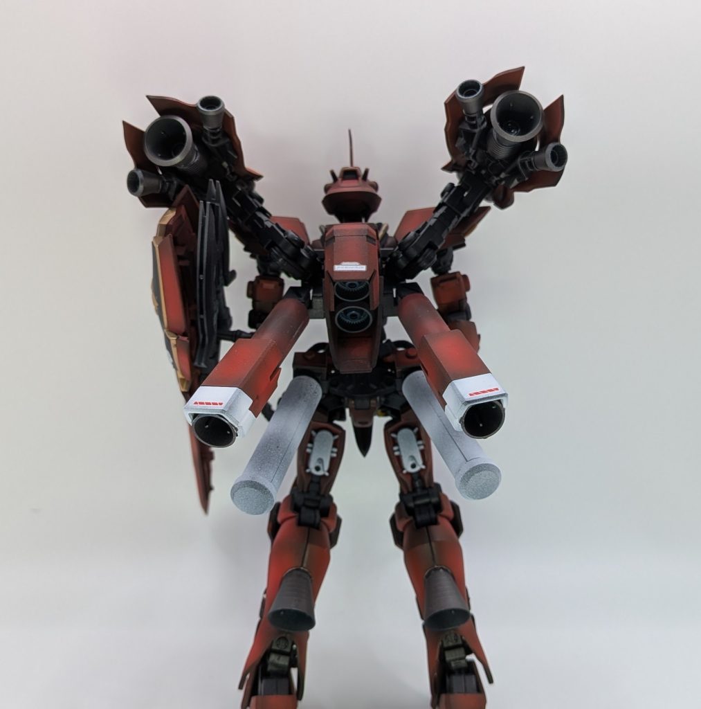 後ろから。スラスターだらけでGQっぽい。&nbsp;