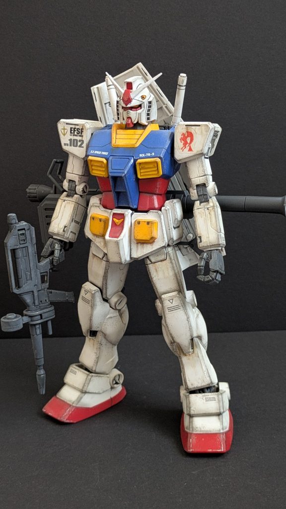 強引に武器を持たせてみました、持てないやつは背中に背負わせて……ビームライフル持つ指がもう限界です！！ウェザリングの練習台でしたが、ネタとして見てくれたら幸いです、お目汚し失礼しました✌️