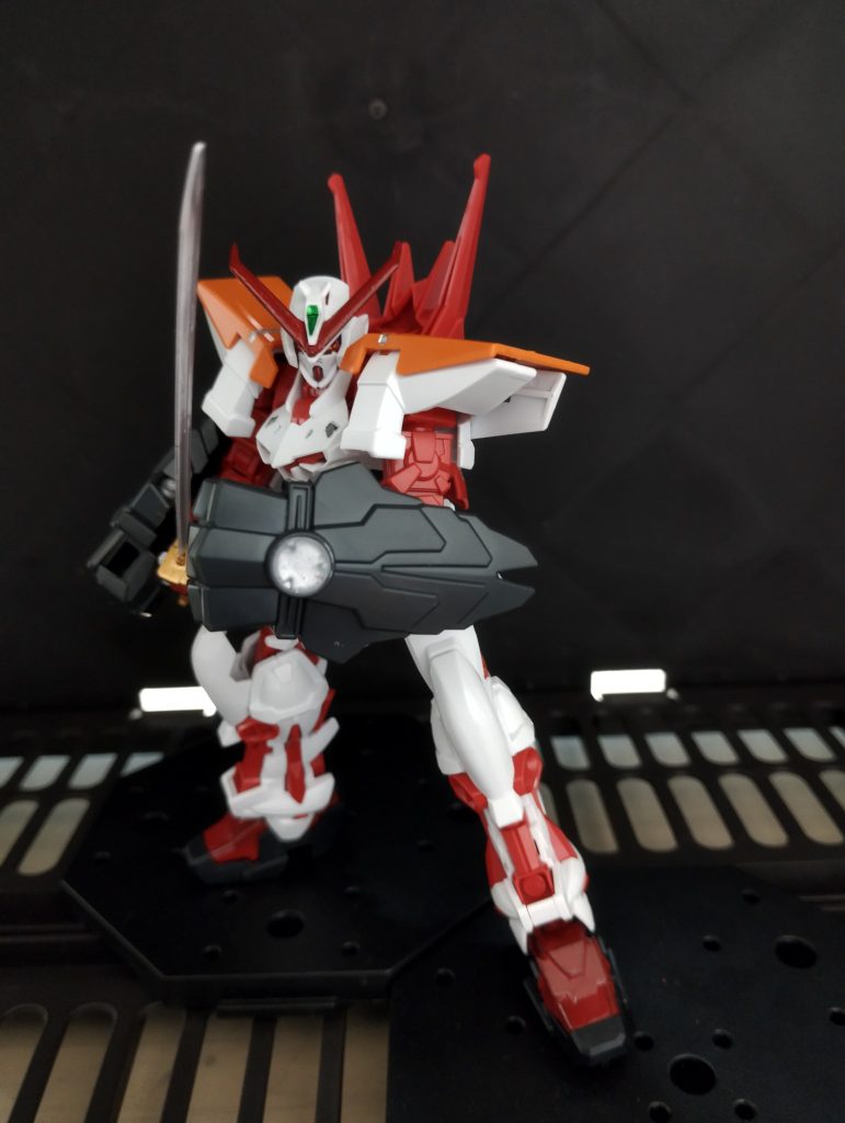 こっちのほうが盾っぽいｗポージングして撮ってみたら、この路線(Sengoku)はコレでアリな気がしてきました✨ｗ時間がある時にキチンと完成させてみようかな(gundam-kao6)ｗ