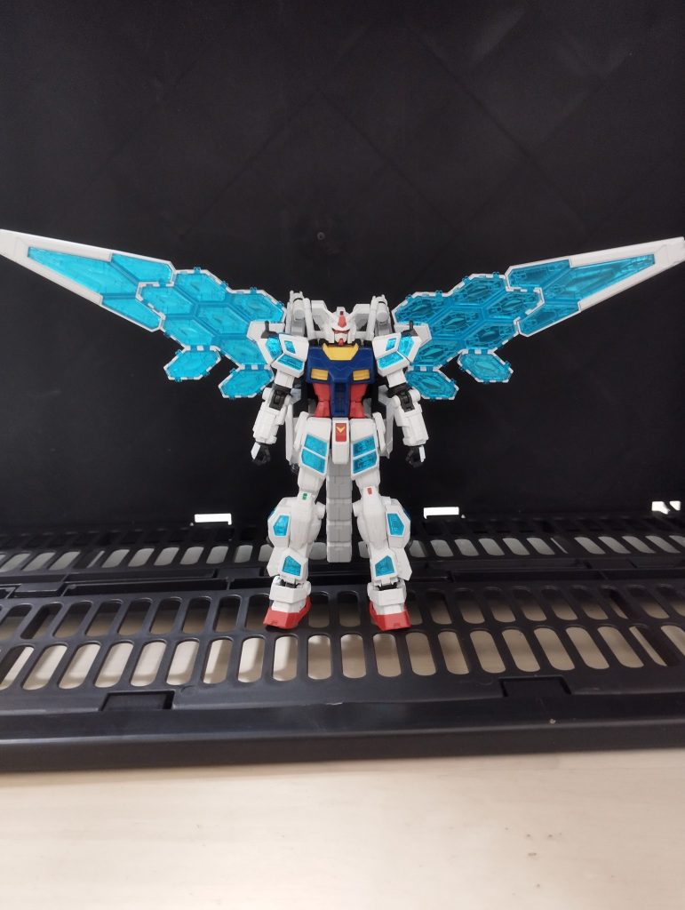 万博ガンダム グラスフェザー装備–2枚目/制作者：MASA1982
