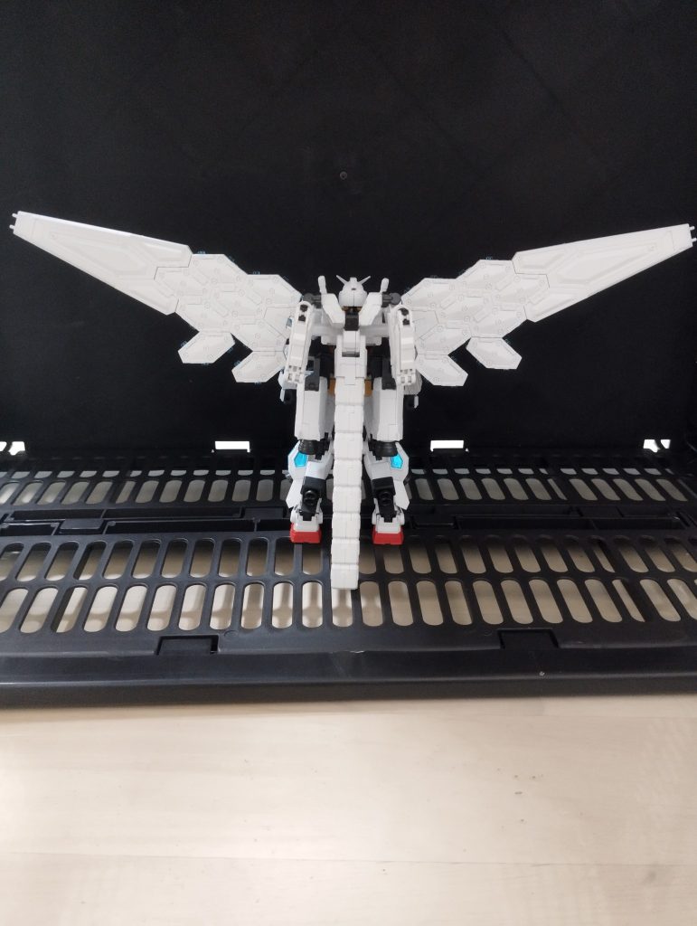万博ガンダム グラスフェザー装備–3枚目/制作者：MASA1982