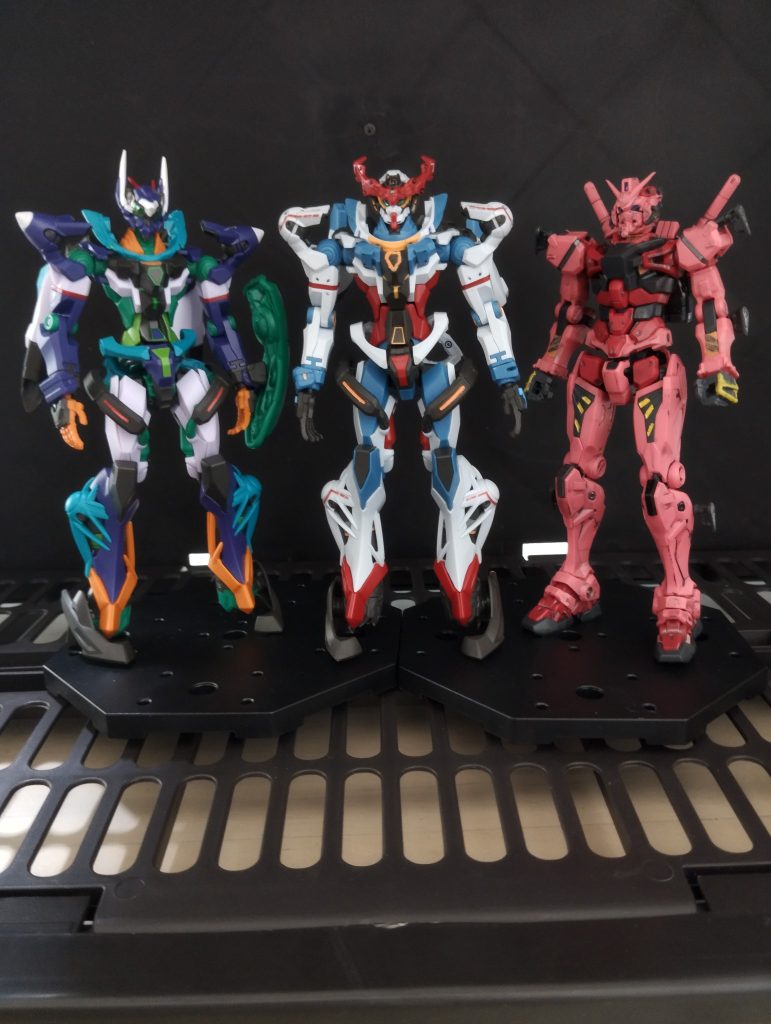 GQuuuuuuXの主人公格機３体で。ジークアクスhttps://gumpla.jp/hg/25292324赤いガンダムhttps://gumpla.jp/hg/25422641