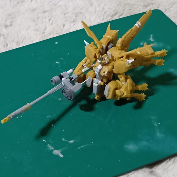 アーティファクトって、どう塗るのが正解なんでしょう筆でただベタ塗りしたら、汚い、つや消しすればよくなるのか？少しホワイトのフィルタリキッド掛けたけど、写真では全くわかりません、色々やるとどんどん汚くなっていく😅※どこにも入れてなかったから、塗る前写真追加（3枚目）