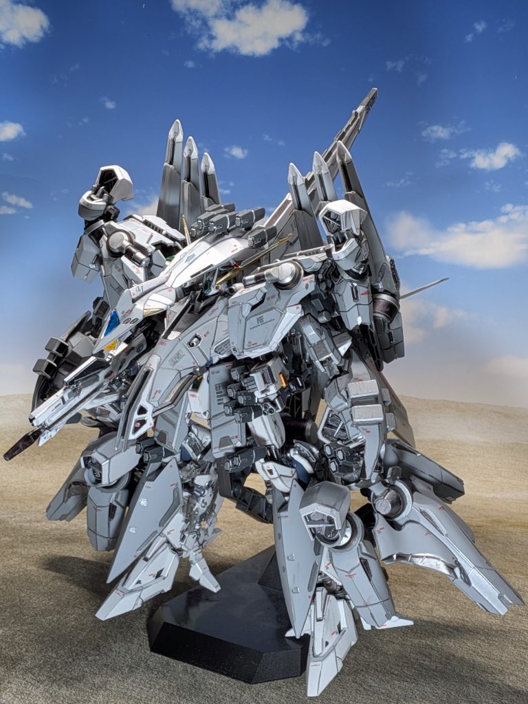 アリュゼウスの全身像唯でさえデカいのに複雑なもんだから、デカールを貼るのが３〜４倍ぐらい大変でしたね(gundam-kao10)ちなみに、足の色分けするのを忘れてました…やっちまったなぁ❗️(zaku-kao10)