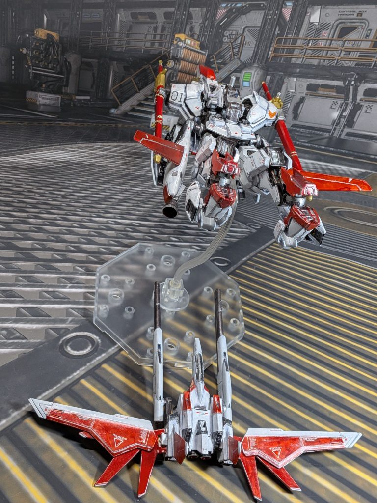 ③最後に、ビルドブースターセットに付属のジョイントを間にかまして、ビルドブースターをこのように変形させて接続すれば、完成です。どうやって変形してるかは、考えてない❗️(gundam-kao10)