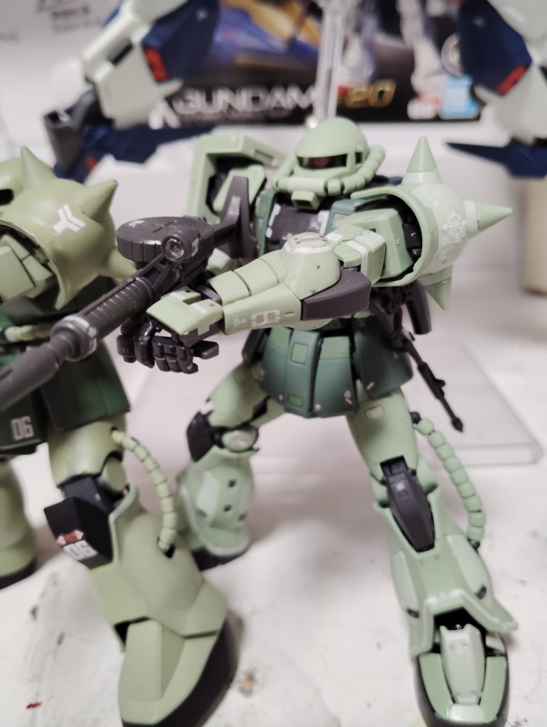 これは、rgザクですこれわ結構最近に作りまた。塗装もほぼしてなく。リアルスティックデカールと、トップコート仕上げです。