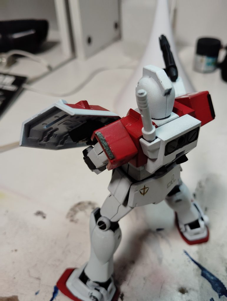 カタア―マ―はプラバンつけて、黒吹いて赤塗ってガンメタルを塗りました。
