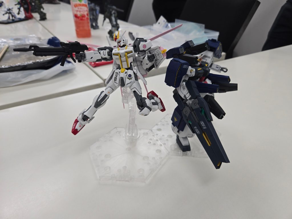　交流会時の写真　エールストライクガンダム【ヒーローガールピンク】と一緒に。