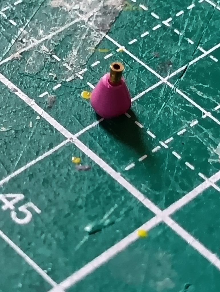 作品名：ファンネル<p>今まで、作成中で投稿してたものは、つぶやきのが良かったのかと反省 弁当用プラようじの頭に真鍮パイプをぶっ刺したところ…サイズはデカいが良いのでは？</p>
