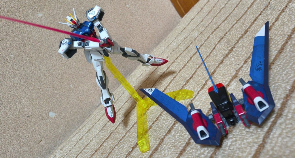 バックパックは分離し、サポート機へ