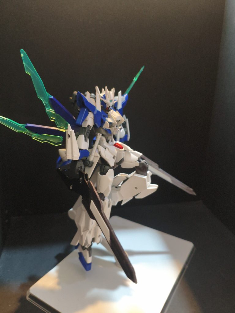 【零ドライヴモード】ガンダムエトワールからの引き継いだ機能。しかし、本機の場合もともと本体に常時稼働するGNドライヴと零ドライヴモードで出力にブーストをかけるGNドライヴの二基を内蔵している。腰部に追加している2つのGNドライヴとも出力を同調させることで、クアッドドライヴとなる。