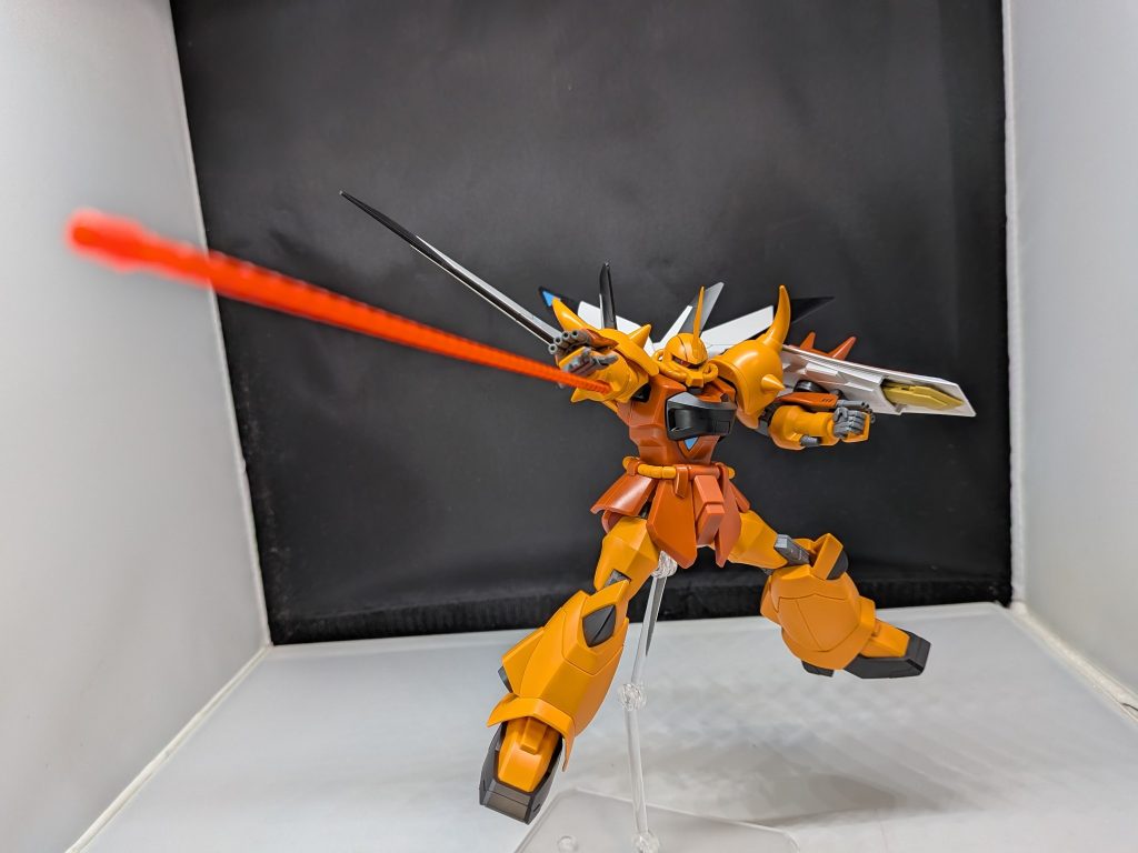 ウィップもまっすぐタイプとしなったタイプがつきますこれは前のHGにもついてましたね