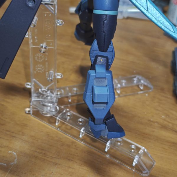 パワードふみなの進捗。アーマーの一部を軽く組んでみた。ベースにしたヘビーアームズみたいに重武装化予定なんで、重量化に伴い脚部にもスラスターを追加する感じ。今週くらいに出来上がるかな〜。&nbsp;（3枚目）