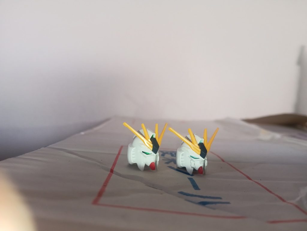 HGνガンダムとEGνガンダム