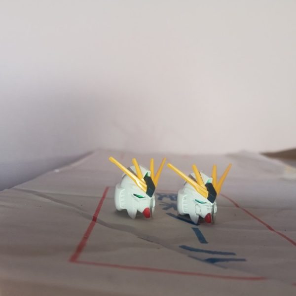 HGνガンダムとEGνガンダム