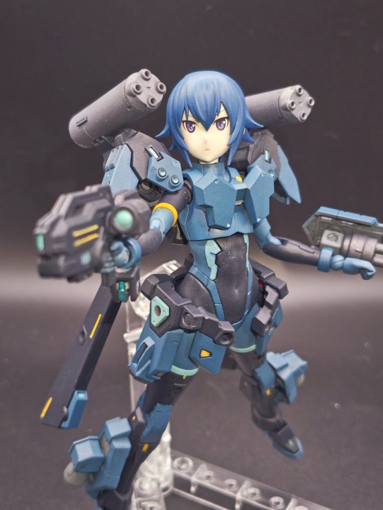 頭部はふみなの髪に30msのフェイスを使って、コトブキヤの瞳デカールでオリジナルの表情に。胴体と脚部は30ミニッツシリーズのキット。武装とアーマーはふみながメインで、一部は30ミニッツシリーズのパーツで製作。ふみなのキットがほぼ30msと同じ構造だったんで、カスタムもしやすく30ミニッツシリーズのパーツも問題なく取り付けれた。