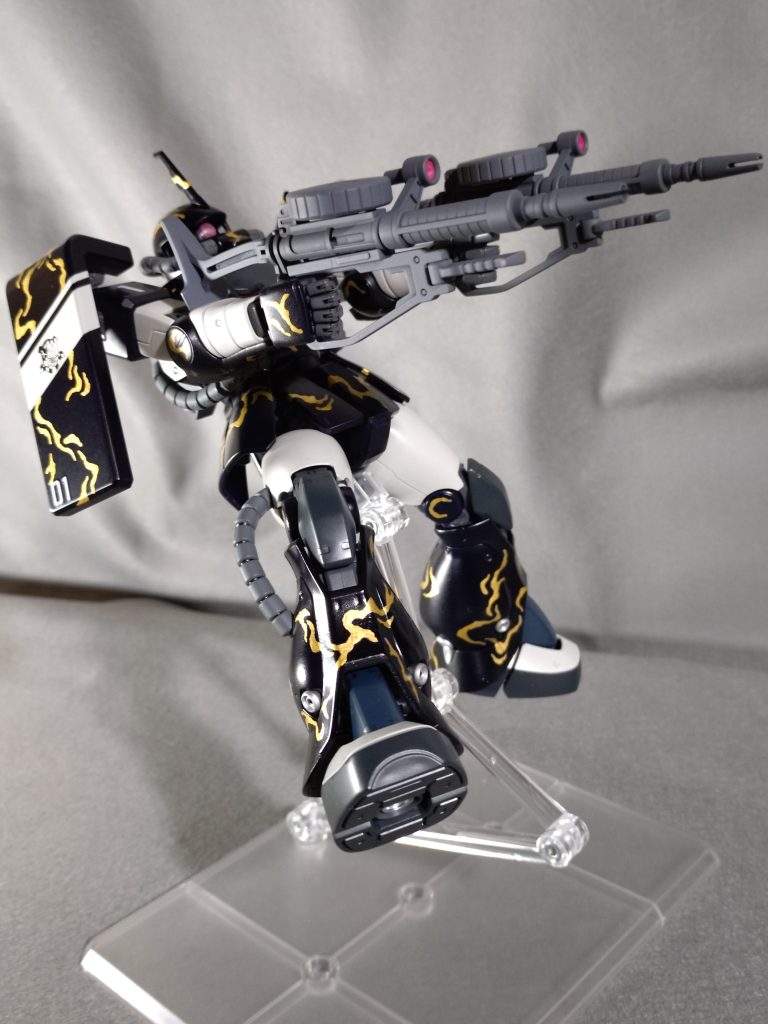 射撃シーン。マシンガン2丁持ちです。本作は曲技飛行隊なので、あまり武器は持たせたくなかったのですが😅