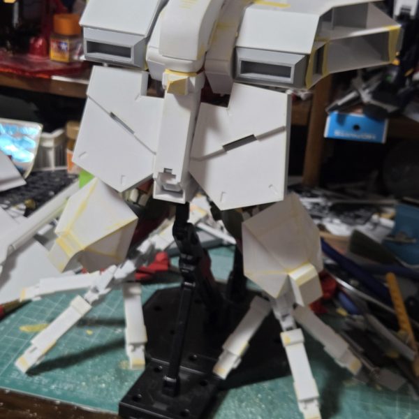 背中のフロートユニット？作り直して接続できるとこまできたので装着重いけどビスとか軸太らせてなんとか保持できてる感じMAとMSの中間っぽい形態が好きなんで定期的に確認したくなる衝動上の窪みSfS代わりに乗せられそうよね（3枚目）