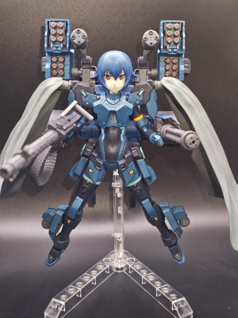 ヘビーアームズのフルオープンアタックな感じに全武装を構えて。パワードふみなの姿を見られたからには殲滅する・・。という感じ♪