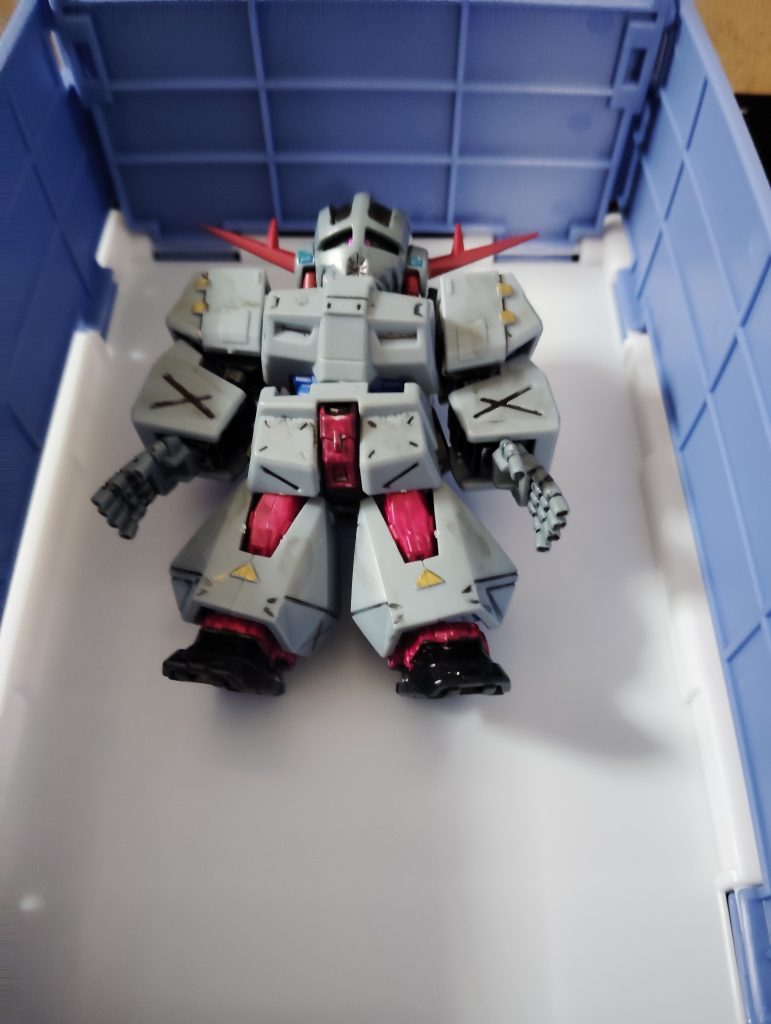 大戦後オーガスタ研究所が極秘裏に建造された。決戦兵器アーマードGという設定で作りました。