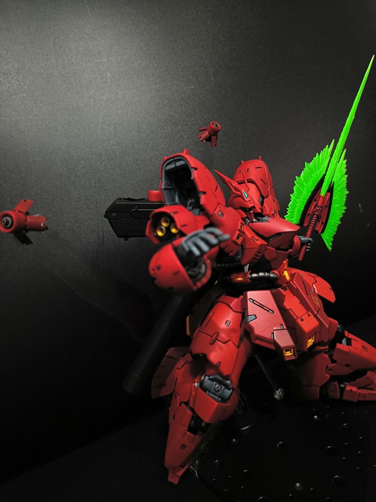 縁が分厚いバーニアも薄く削り込みノズル内部はオレンジ色のイメージなので筆塗りこのキットも部分的に塗装したくなる箇所多数でした