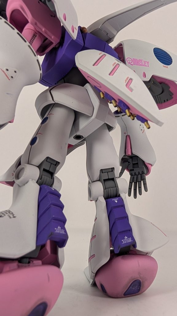 見えにくいですがファンネルも１個１個塗りました(zaku-kao5)