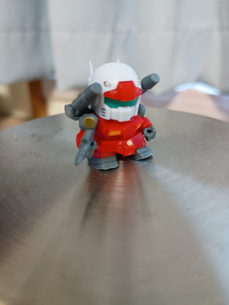 ガンキャノンキャノンの角度等は変えられませんが、こちらも素晴らしい造型です。ガンキャノン用のビームライフルが付いてるのも嬉しいですね。