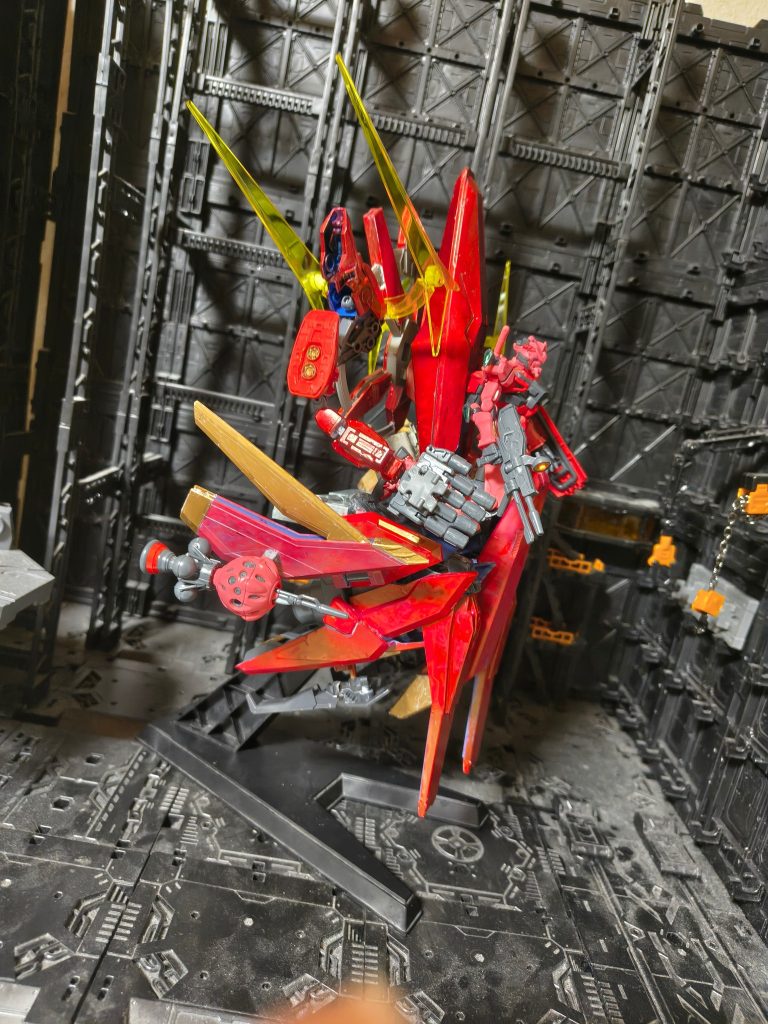 そこで、このHGジオングとミキシングしてGQ世界で赤いガンダムはジオン軍側だからパーフェクトガンダムもジオン軍で、ジオングユニットと合体してパーフェクトガンダムというのが絶対いいと考えました。