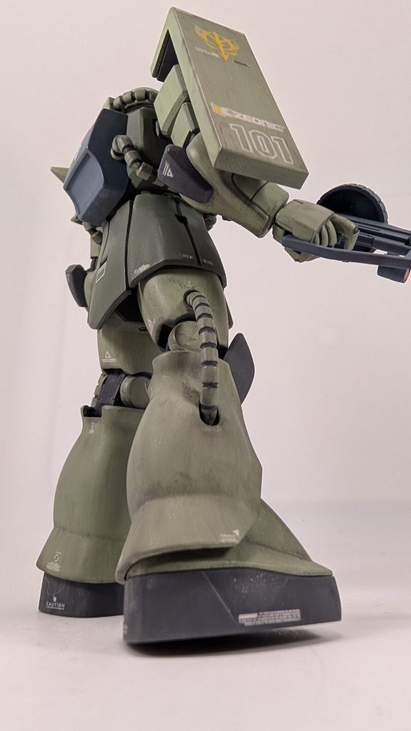 あ、右足がキチンと接地出来てない…(zaku-kao4)