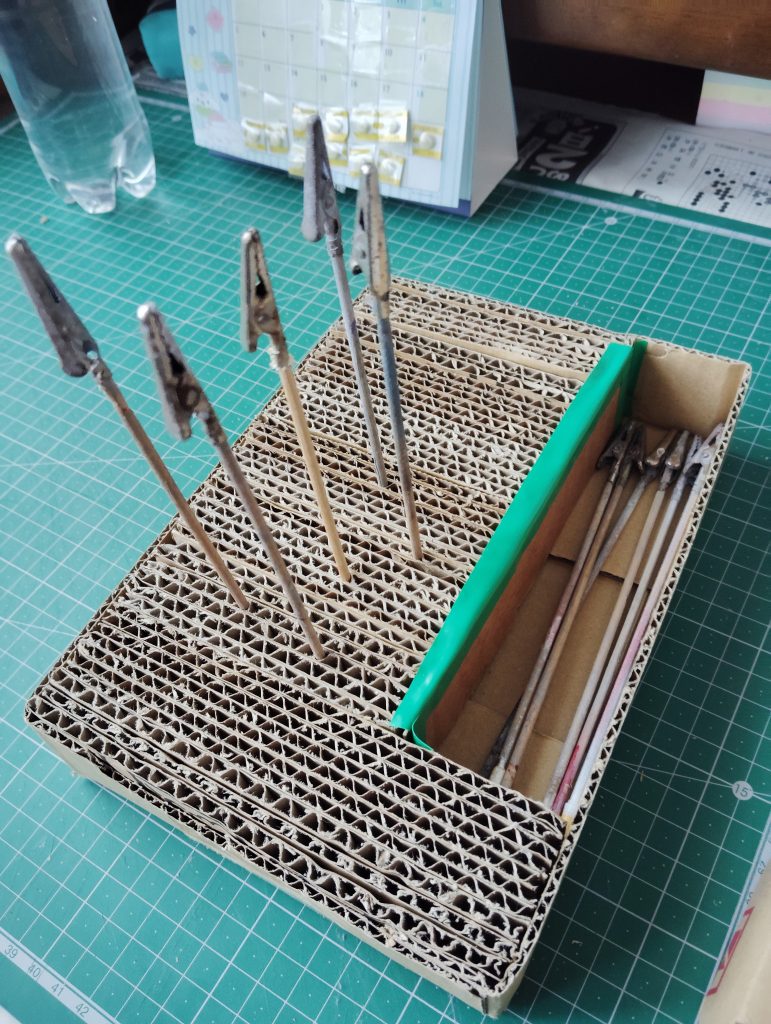 作品名：自作してみました<p>スーパーのダンボール使えば 400円が浮きます🪙🪙🪙🪙</p>
