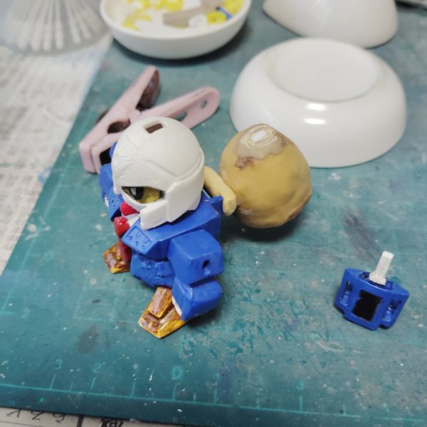 デザインが閃かないので先に捨てサフします（2枚目）