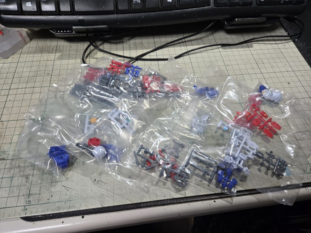 作品名：リベンジ<p>帰りに寄ったコンビニにまだあったのでV作戦ビスケットにリベンジしました！ ありったけの残り物6個を購入、欲しかったガンタンクとガンキャノン手に入りましたヽ(*´▽)ノ♪ 最終結果はカンダム×3、ガンキャノン×1、ガンタン [&hellip;]</p>
