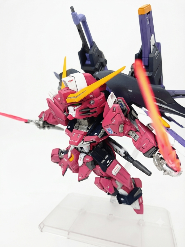 RQM60F フラッシュエッジ2 ビームブーメランシルバーで差し色を加え、モールド内にラピテープで簡易ドラグーンを表現。赤いデカールが良い仕事をしました。