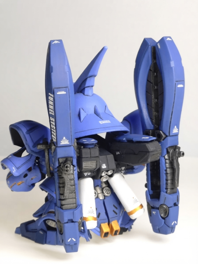 ロングホーンファンネル装備青1…エアリアルブルー青2…エアリアル改修型ブルー黒…ミッドナイトブルーその他スターブライト3色でフレーム塗装してシンプルに塗り分け。白デカールでディティールアップ、センサーはメッキシールにUVレジンコーティングしました。