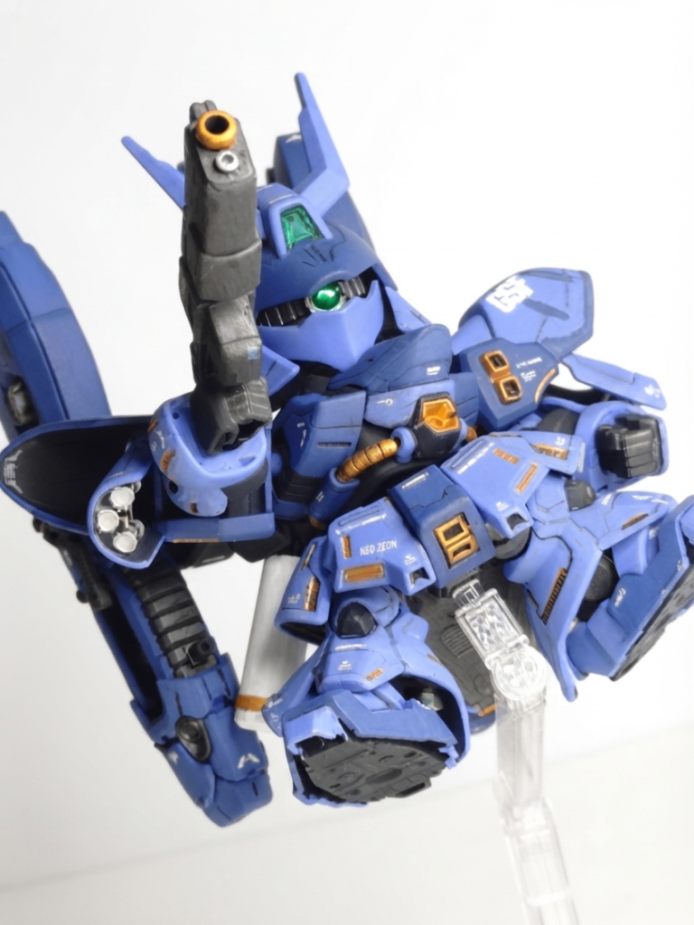 ビームショットライフルミッドナイトブルーで全体塗装。ポイントのレッドはガンメタに変更してるので落ち着いた感じになってます。最近気に入っている銃口ゴールドです。