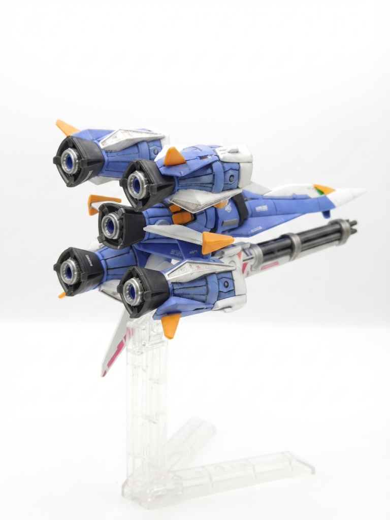 AQM/E-X04 ガンバレル白…つや消しホワイト青…エアリアルブルー黄…オレンジイエロー灰…SBアイアンガンバレルはストライクに合わせてブルーメインで全塗装。ドラグーンストライカーぽく仕上げてます。スラスター内部はシルバーとメタリックブルーで塗り分け。センサーはラピテープです。