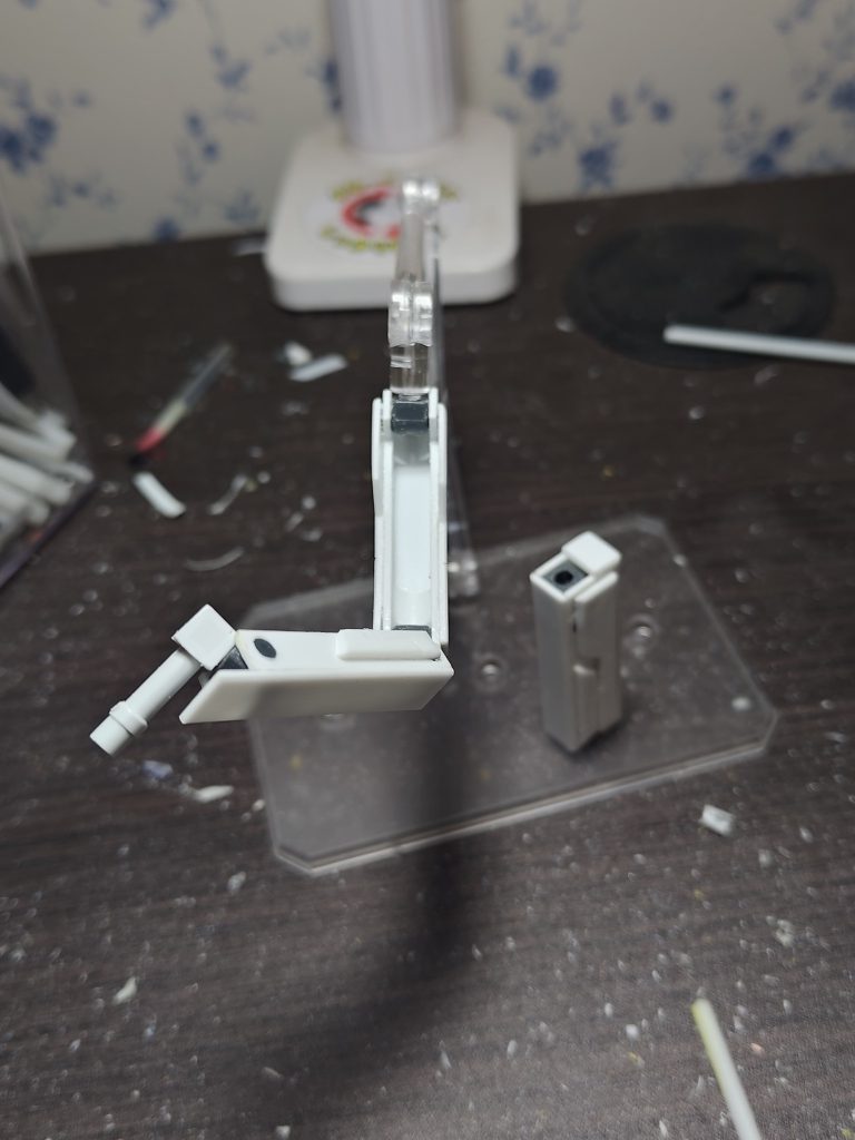 近接用武器の六軸隠し腕ステイメンのフォールディングアームの記憶を参考にプラ板とポリキャップで製作